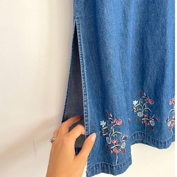 Jane Ashley – Vintage Embroidered Denim Sleeveless Maxi Dress - Picture 4 of 5